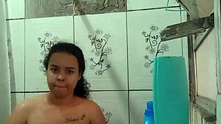 Gostosa Showers, Exposing Wet Pussy