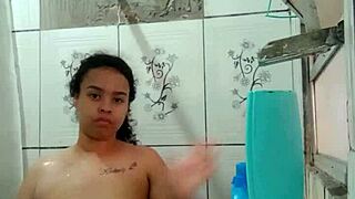 Gostosa Showers, Exposing Wet Pussy