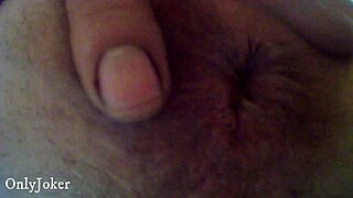 Amateur brunette shows ass boquiabierto