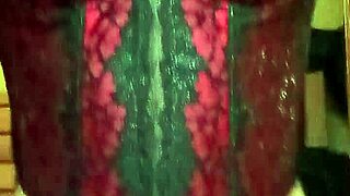 Shirley bailando sexy en corset rojinegro, what a tease