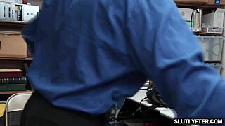 ladra alyce anderson beccata e impara a duro con pompino