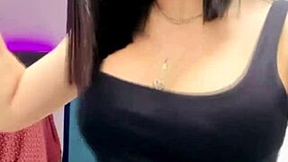 Hemmelige Fantasier: Onanerer Til Nabos Pik Mens Mand Arbejder