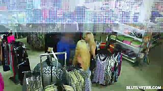 ladra alyce anderson beccata e impara a duro con pompino