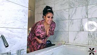 hot bubble bath with maxine x masturbating 😍