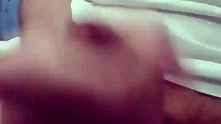 i give a nice wank if you want more text me on wapp for my number email juanchozalez2006 at gmail dot com