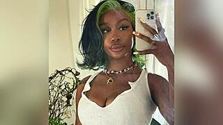 Intensely jerking off to sexy sza in contest