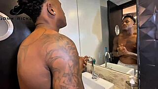 o namorado dela nao aguentou e eu tive que satisfazer ela e comer ele