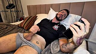 o namorado dela nao aguentou e eu tive que satisfazer ela e comer ele