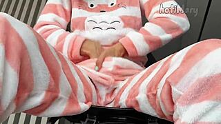 horny teen fingers wet pussy