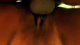 amadora casada vagabunda madura milf dona de casa abriu a bunda e pra tomar leite na buceta