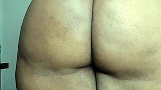 Ebony Milf Mara Exotic Spreads Thick Thighs for Solo Masturbation