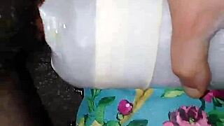 Mi Esposo Deja Que El Repartidor De Pizza Me Llene La Cuca De Leche Mientras El Observa Tras El Baño