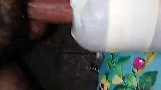 Mi Esposo Deja Que El Repartidor De Pizza Me Llene La Cuca De Leche Mientras El Observa Tras El Baño