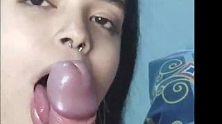 novinha deep blowjob swallowing scene