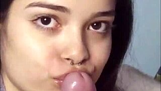 novinha deep blowjob swallowing scene