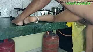 किचन में नहीं चोद सकते देवर जी सासू मां आ जाएगी रूम में चलते हैं