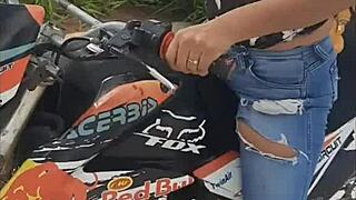 Mi Amiga Pagando Apuesta Me Entrega Su Culo En Grupo