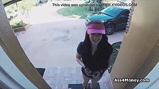 pizza delivery turns into hardcore blowjob for cash