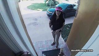 pizza delivery turns into hardcore blowjob for cash
