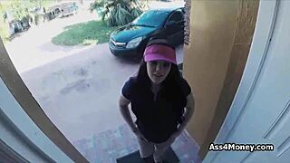 pizza delivery turns into hardcore blowjob for cash