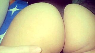 i'm massagin my exgirlfriends nalgas durin a massage