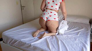 My big ass stepsister making the bed so i can fuck her