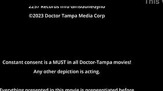 Aria Nicole oseća intenzivni klistir od perverznog doktora u Tampi