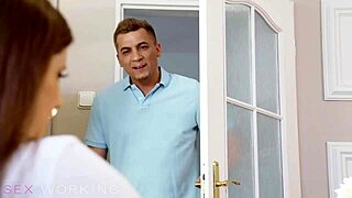 Chubby cam girl lady lyne entertains landlord for fans