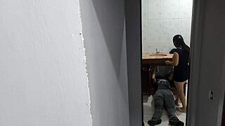 esposa traindo com encanador no banheiro