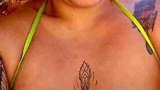 Os machos não param de me olhar na praia, é tão excitante 😍