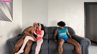 Dei Meu Cu No Pelo Para O Moreno Bombado Na Frente Do Meu Corno E Ele Esporrou Todo O Seu Esperma No Cu Rosado