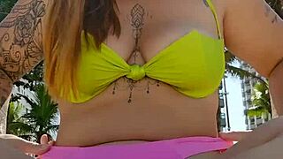 Os machos não param de me olhar na praia, é tão excitante 😍