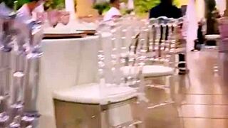 Esposa Casual Se Exibindo No Casamento Da Amiga