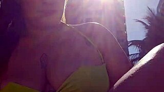 Os machos não param de me olhar na praia, é tão excitante 😍