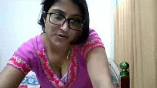 Pakistani girl masturbating on webcam for fun.