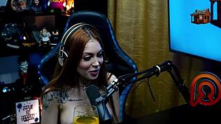 Mari Avila Shows Body to Ruan in Podcast Barraco