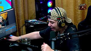 Mari Avila Shows Body to Ruan in Podcast Barraco