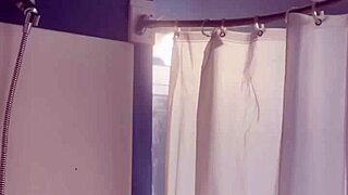 Ivy19921 enjoys a relaxing shower scene