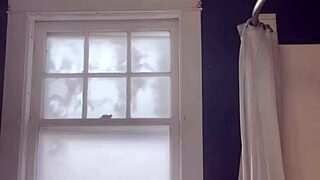 Ivy19921 enjoys a relaxing shower scene