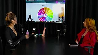 Ruiva safada mostra como é o seu sexo oral e tem os peitos chupados - jhocy sheer red