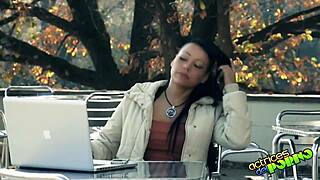 lara y su mini el vendedor de coches