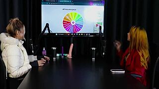 Ruiva safada mostra como é o seu sexo oral e tem os peitos chupados - jhocy sheer red