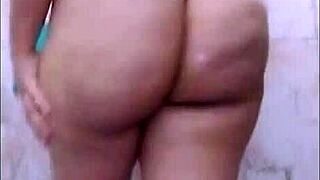 Hindi sex story bathroom me ungli se chudai