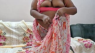 Indian Bhabhi Leaks Webcam Show of Natural Tits