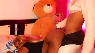 sorprendo a mi hermanastra en su cuarto y follamos apasionadamente