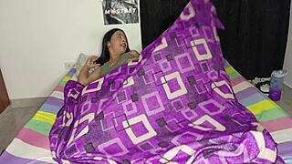 Joven Colombiano Se Masturba Viendo Porno Y Madrastra Ayuda