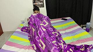 Joven Colombiano Se Masturba Viendo Porno Y Madrastra Ayuda