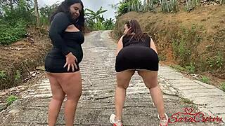 Mi Hijastra Y Yo Nos Desnudamos En La Finca Del Vecino