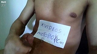 Gozada intensa e poderosa no solo de prazer solitário