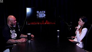 Apresentou cliente a amiga, ela leva a sério, fotos só de calcinha censuradas - Leticia Braga.